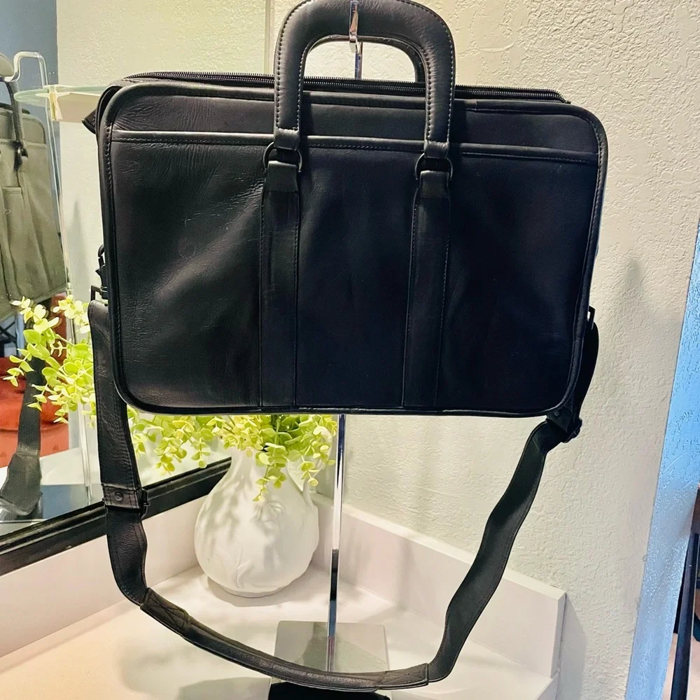 Winn International Black Leather Briefcase with Crossbody Detachable Str…
